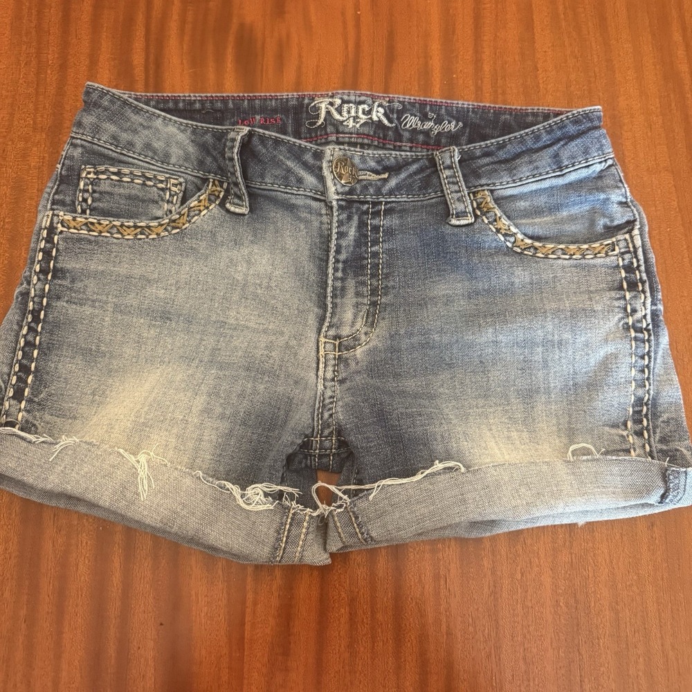 Wrangler Rock 47 Women's 6/8 Low Rise Cutoff Jean Shorts Daisy Dukes Y2K Rodeo‎